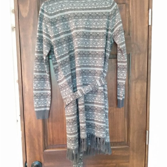 Long Sweater with Belt - Picture 2 of 4